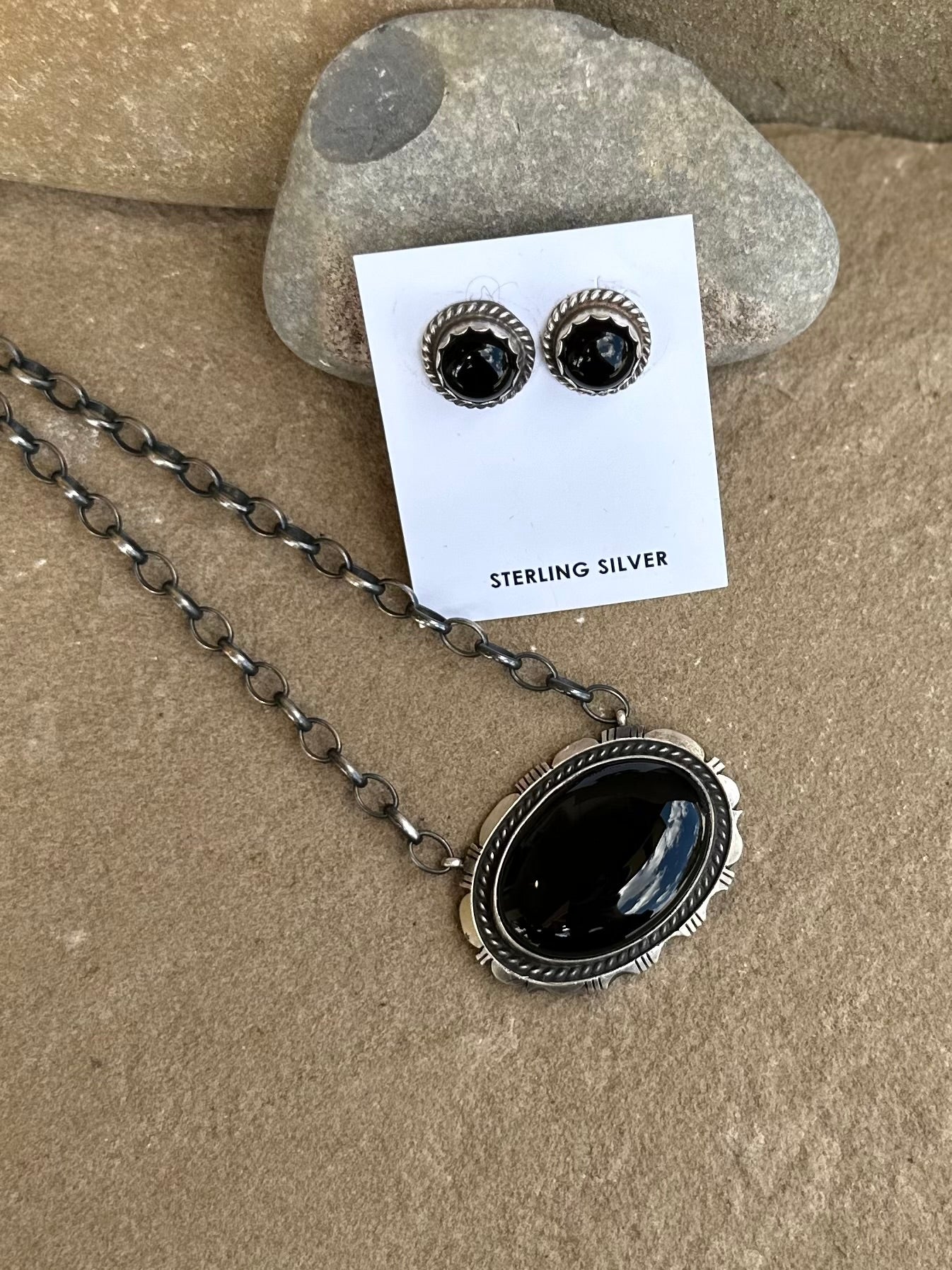 Black onyx bar necklace