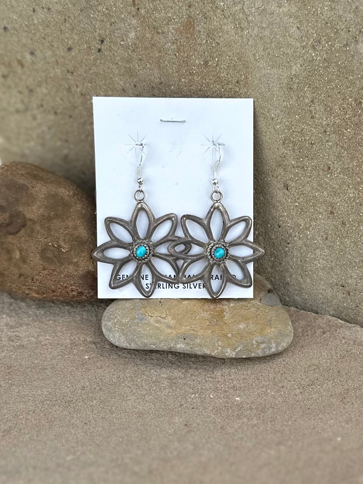 Flower dangle earrings
