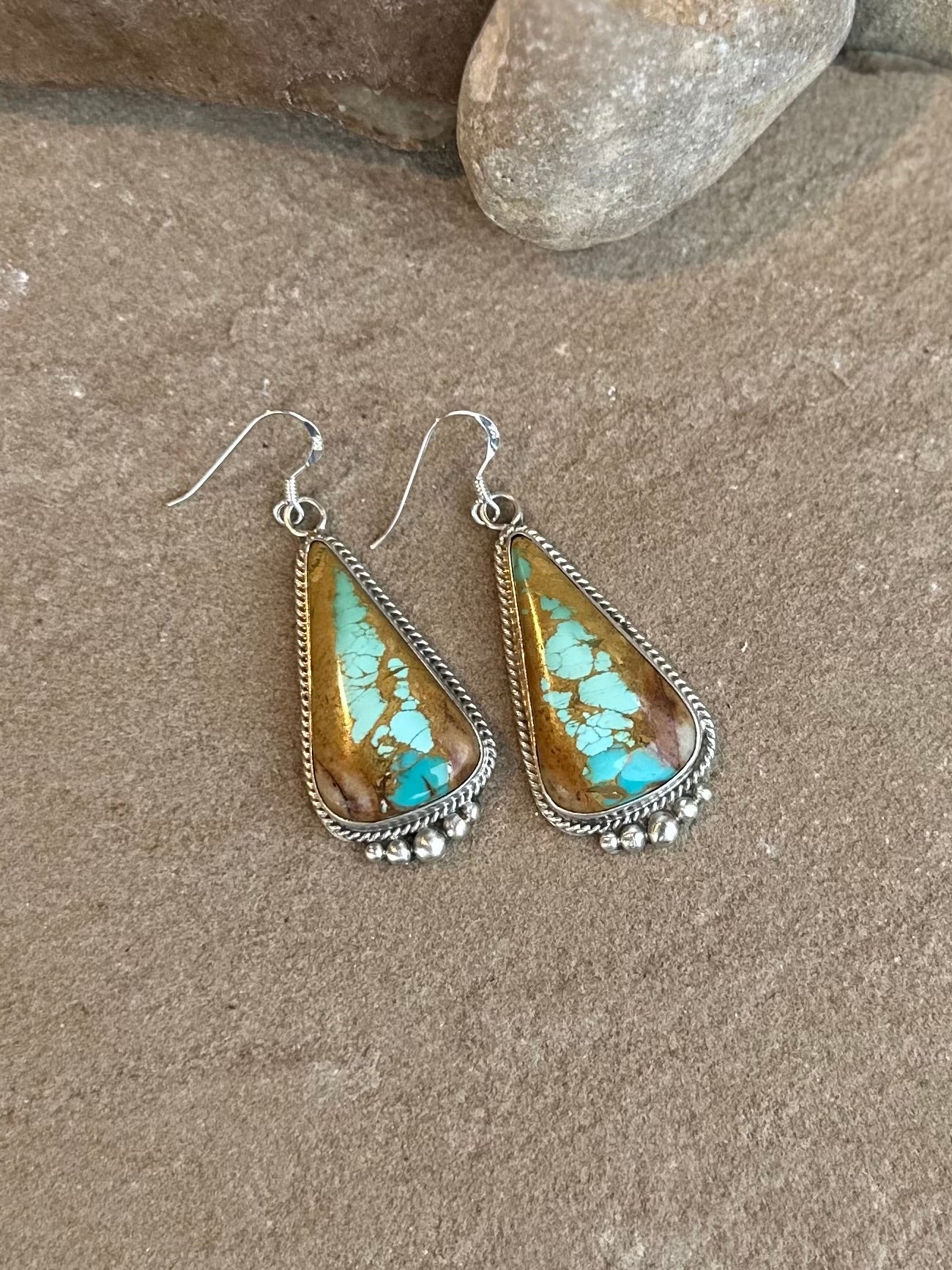 Boulder ribbon earring