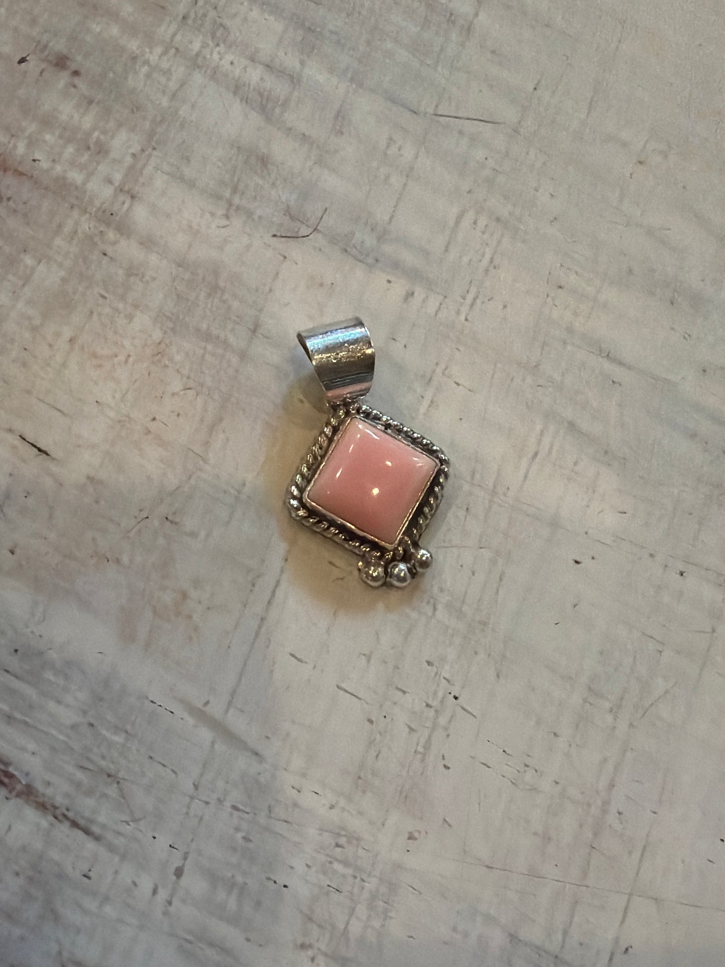 Bug-pink conch pendant