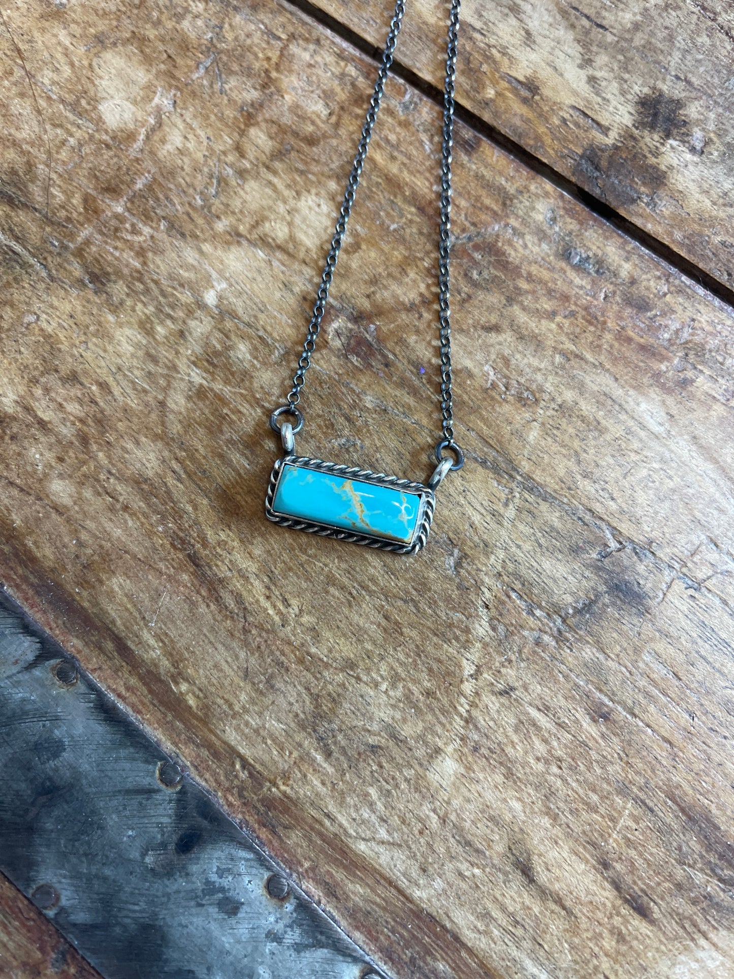 Kelsey-mini bar necklace 17 inches