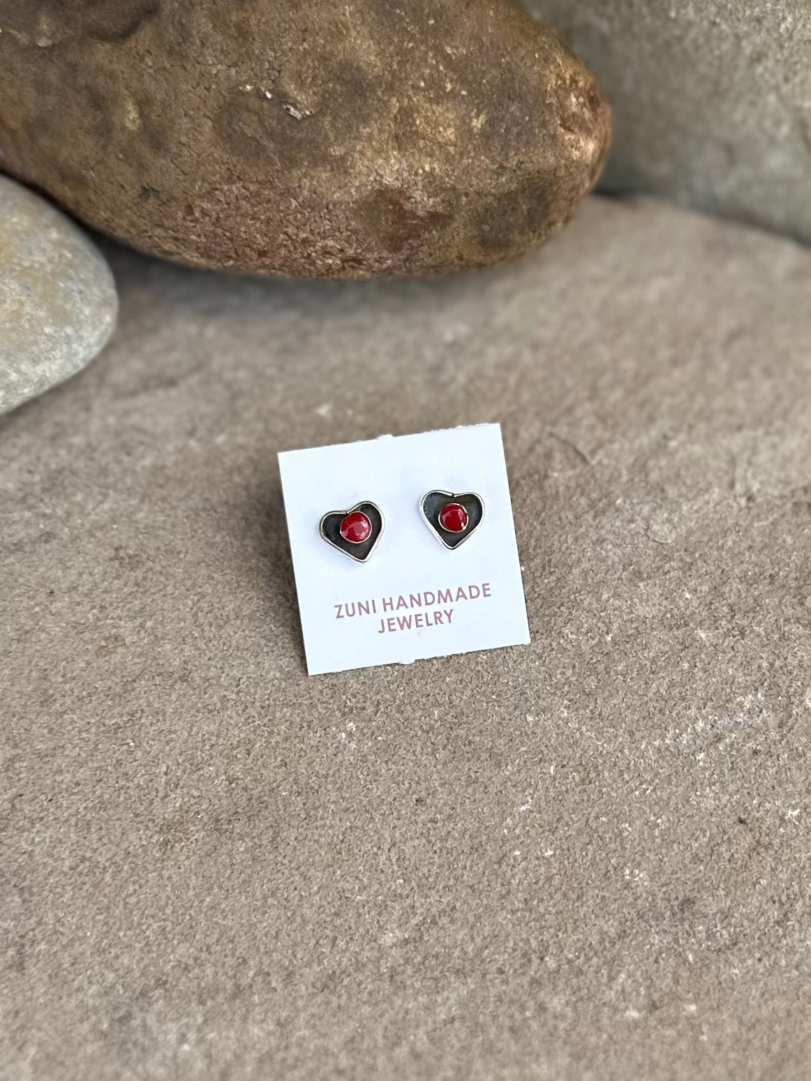 Red heart stud