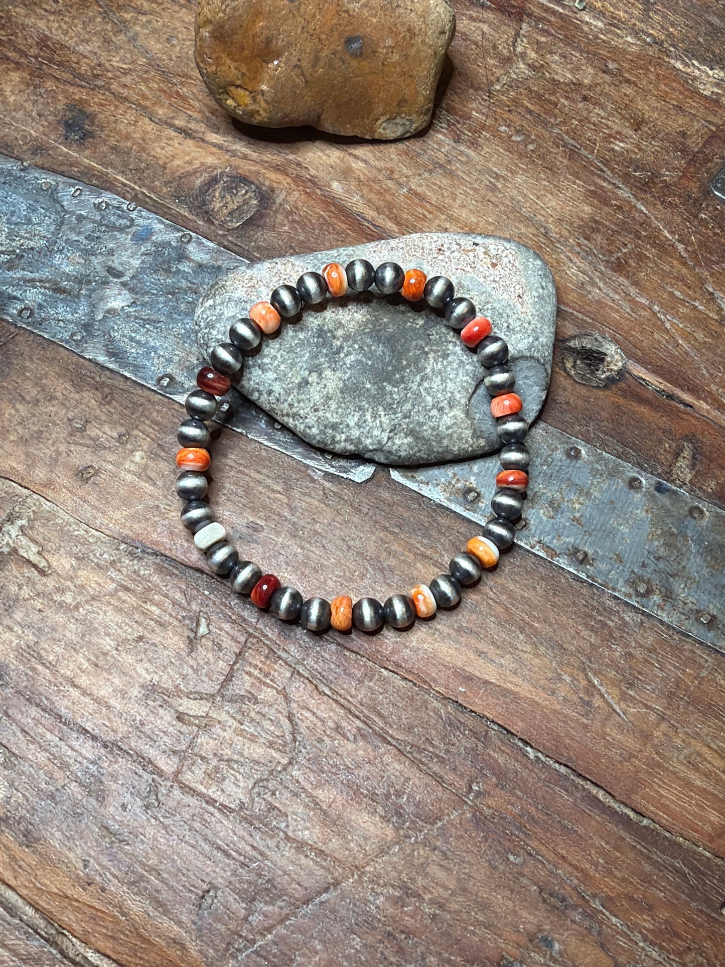 kellie/Lv-orange spiny stretch bracelet 6 3/4
