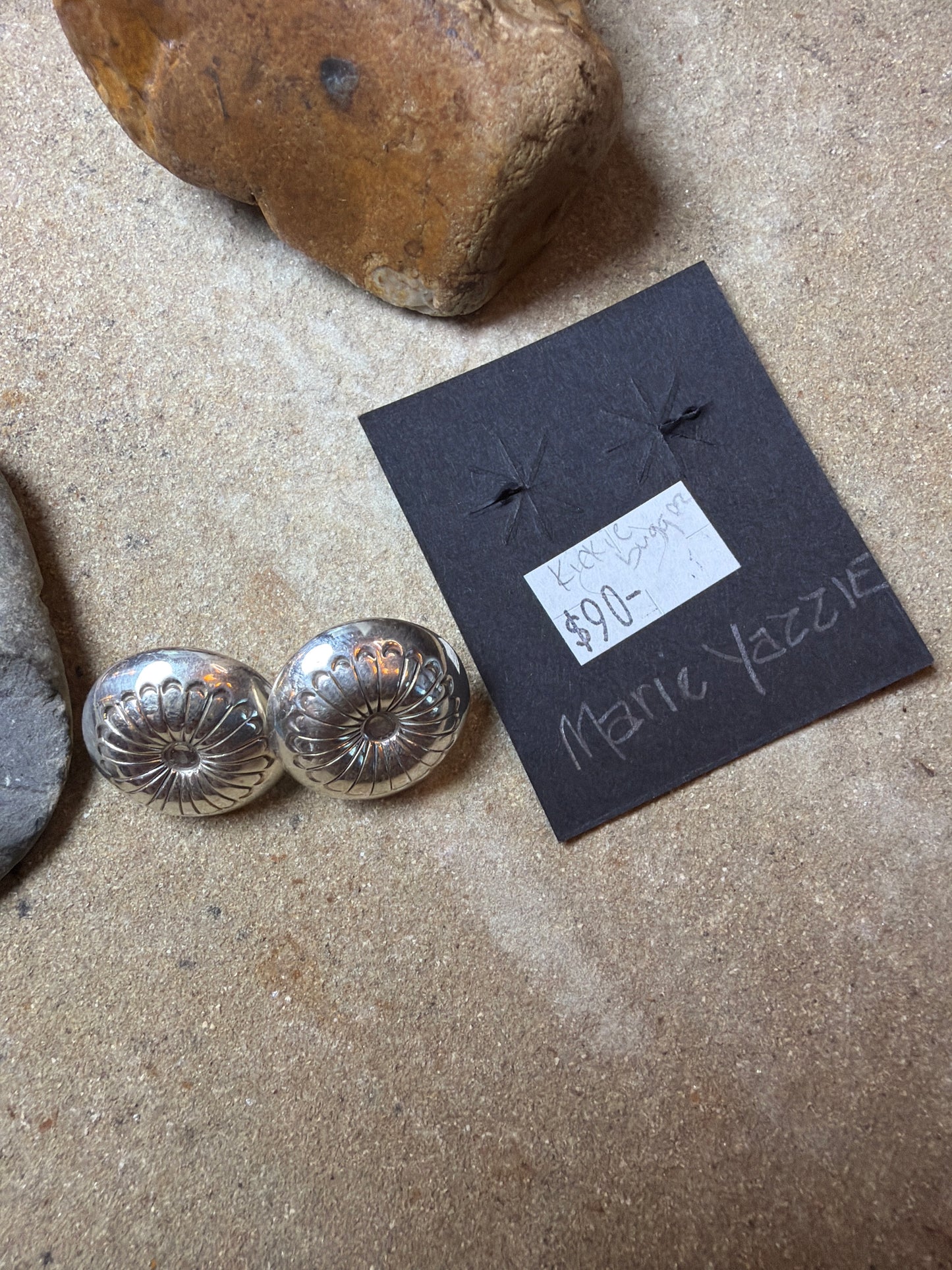 Kickiebugger-earring