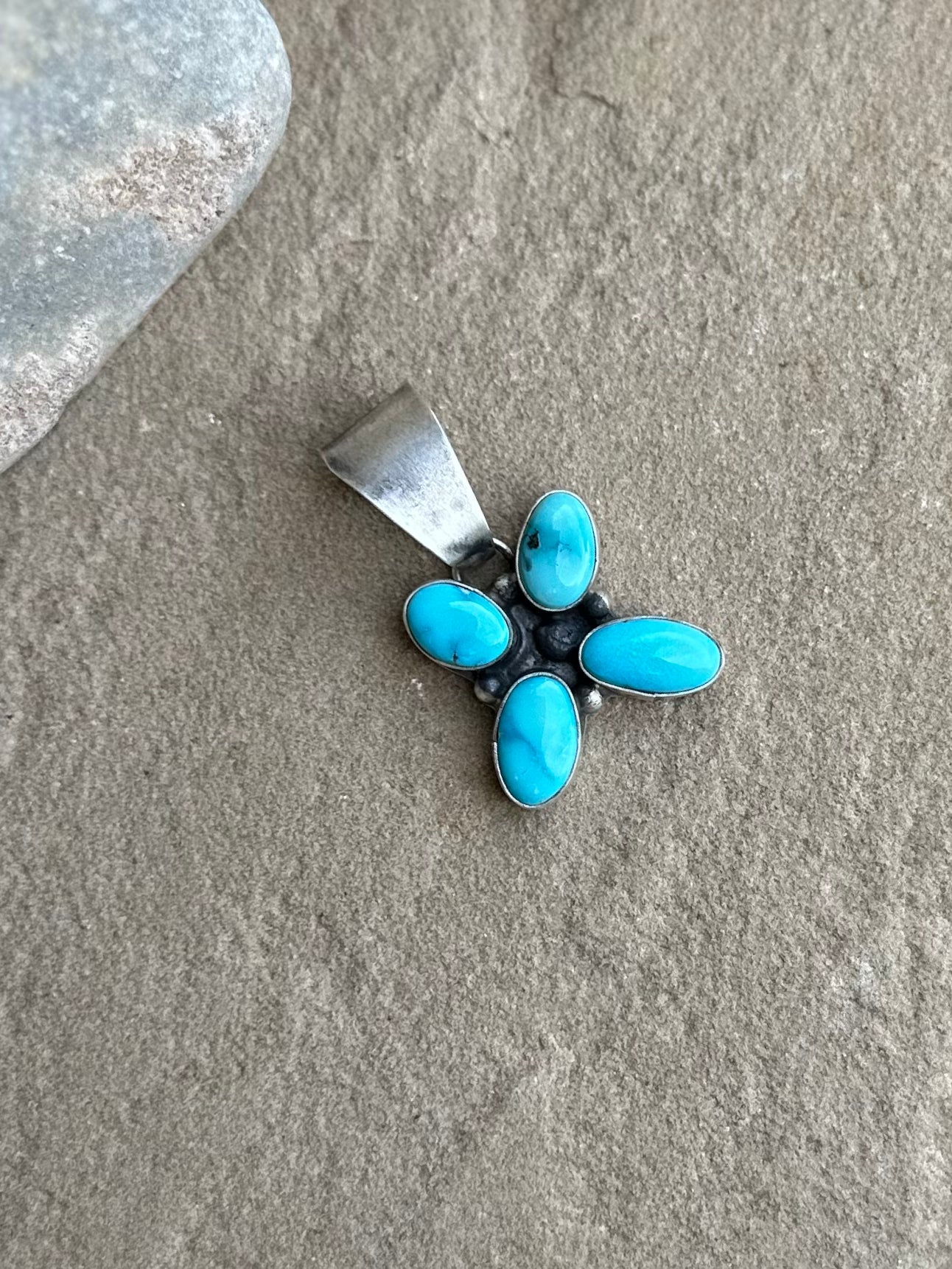 Ella pendant
