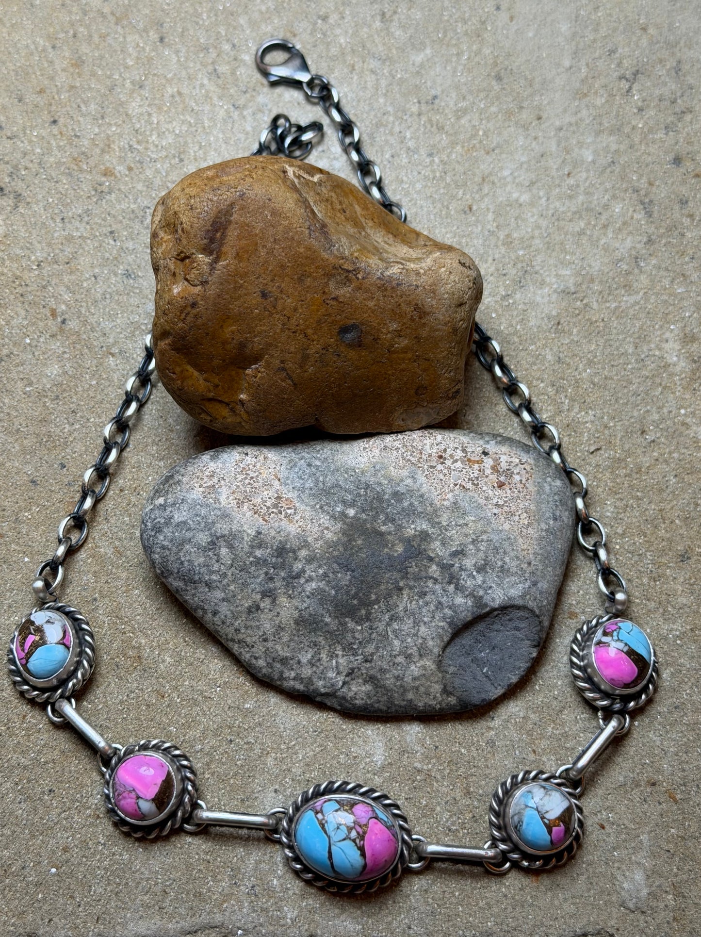 Sally-Augustine, Largo, cotton candy choker
