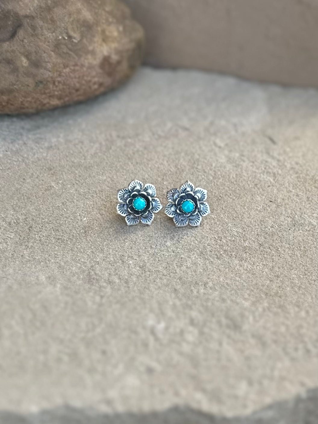 Flower stud