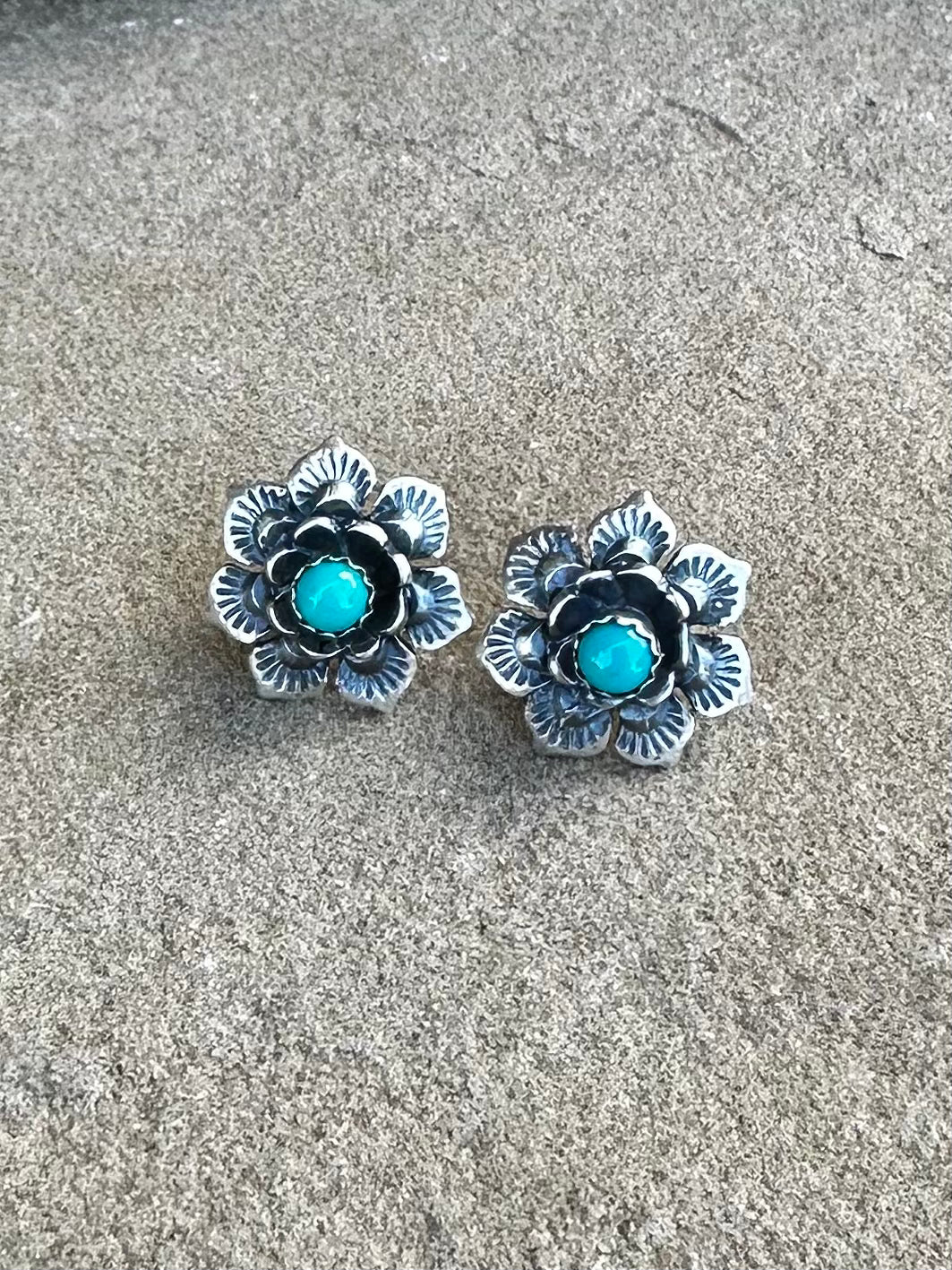 Flower stud