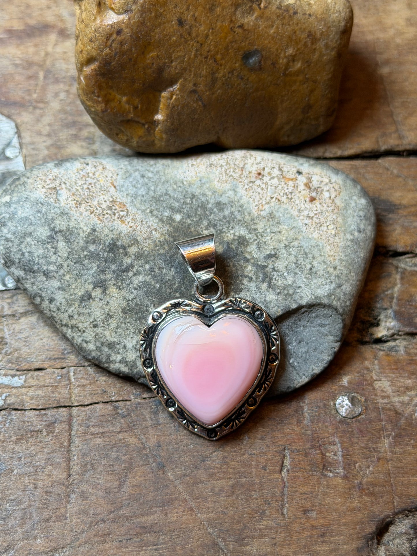Judy - Pink Conch Heart Pendant