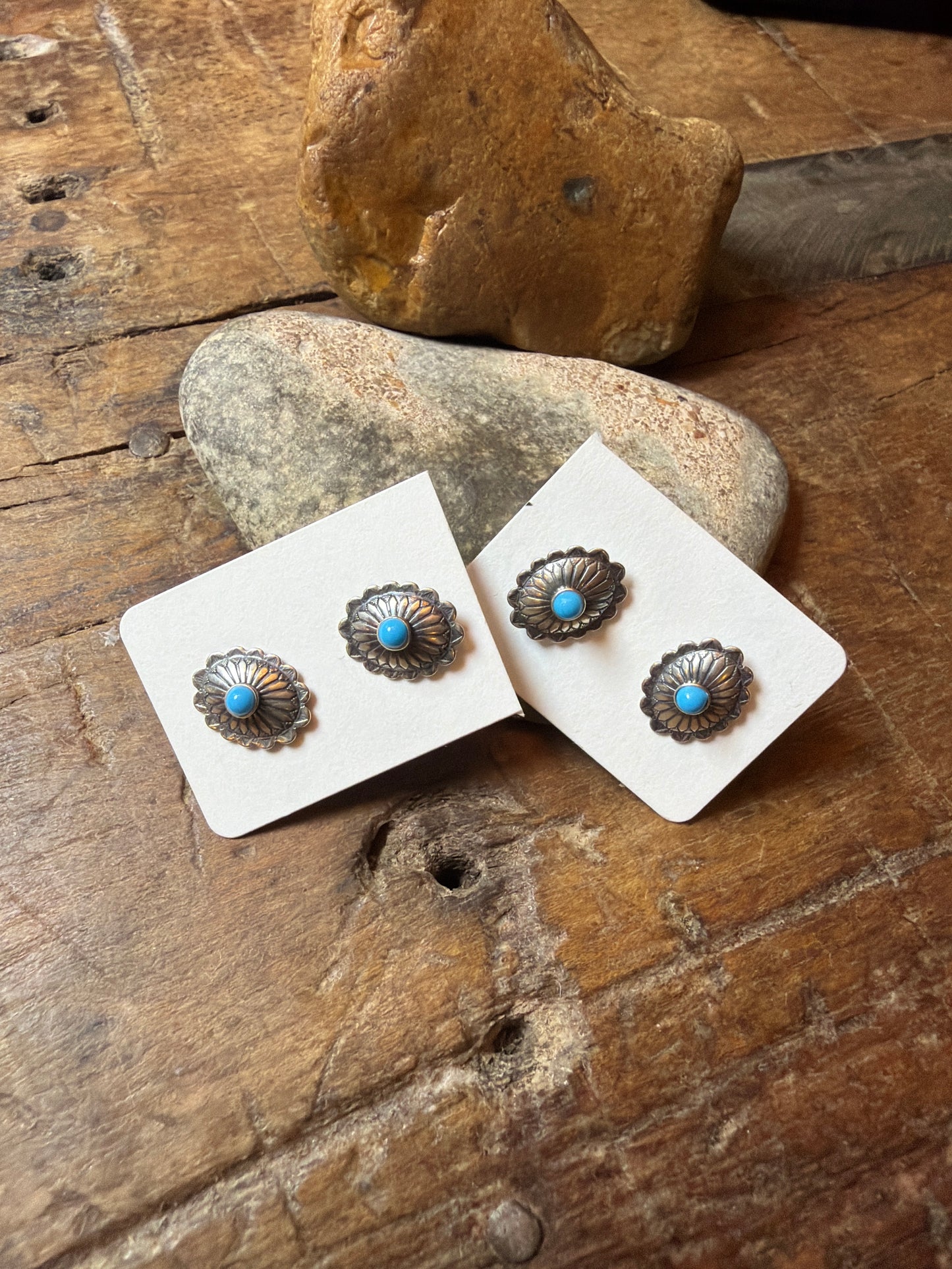 Ro/Diamond 10k-concho earring