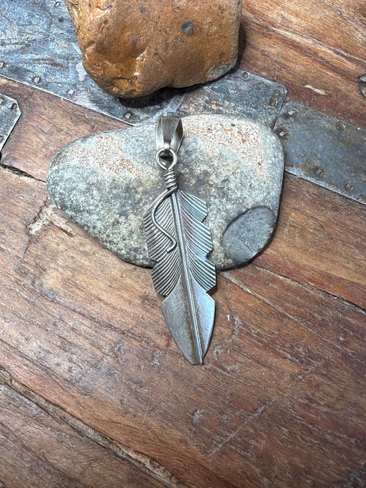 Wendy feather pendant