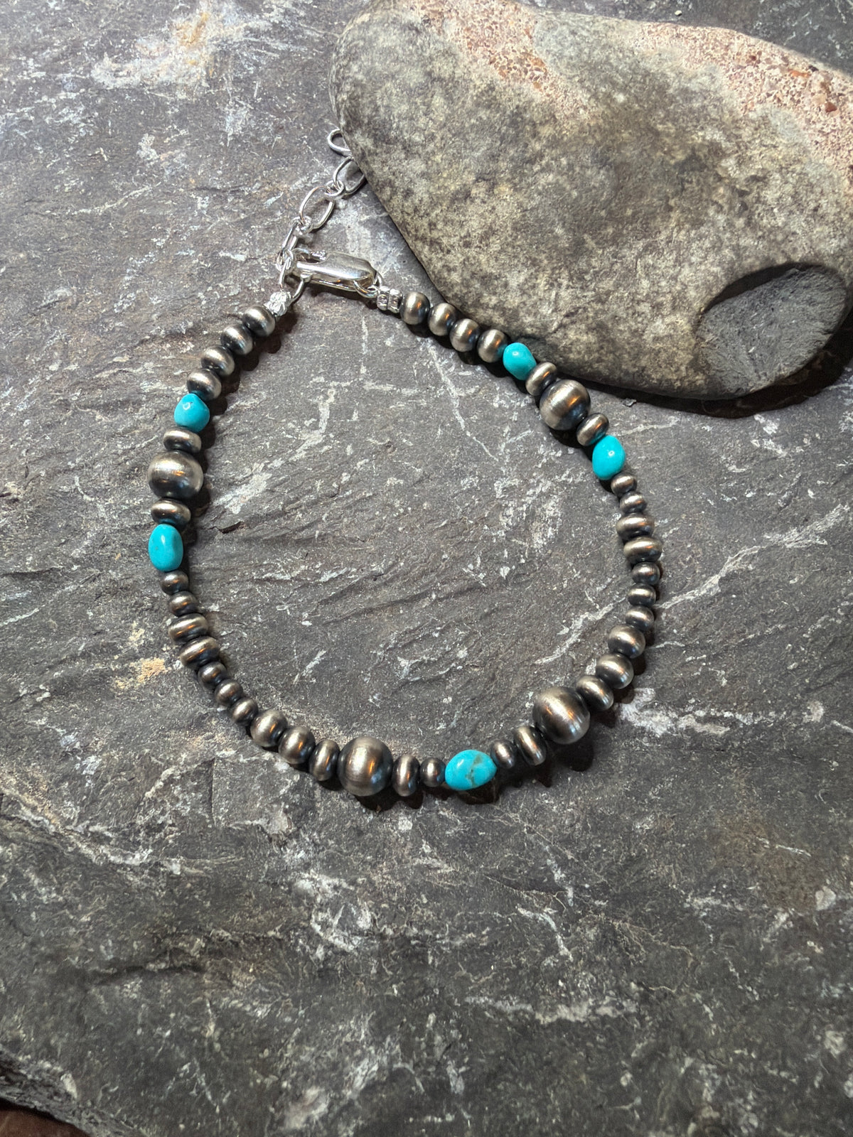 AL turquoise machine made bracelet 7–8 and 3/4