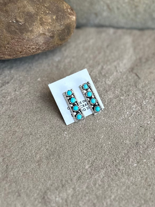 4 stone stud