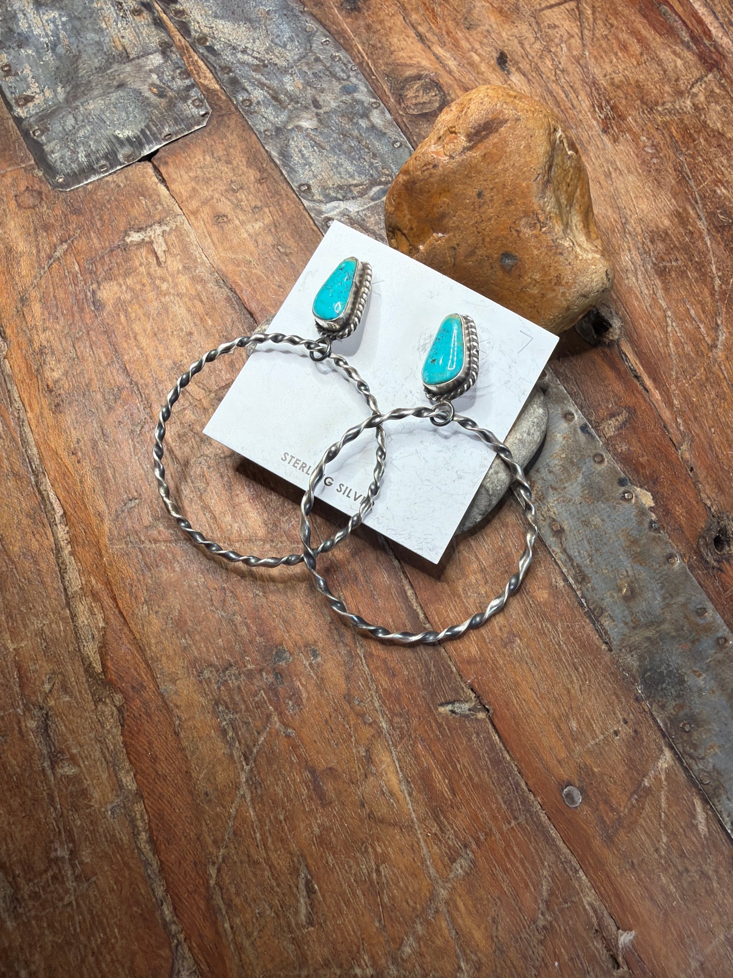 RO-hoop earring