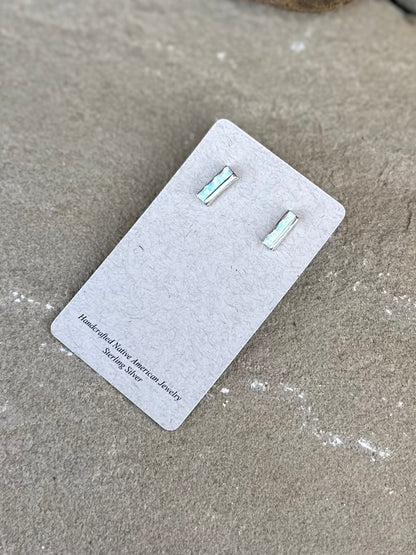 Opal bar stud
