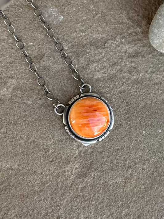 Orange spiny Eli skeets necklace 19 3/4 long