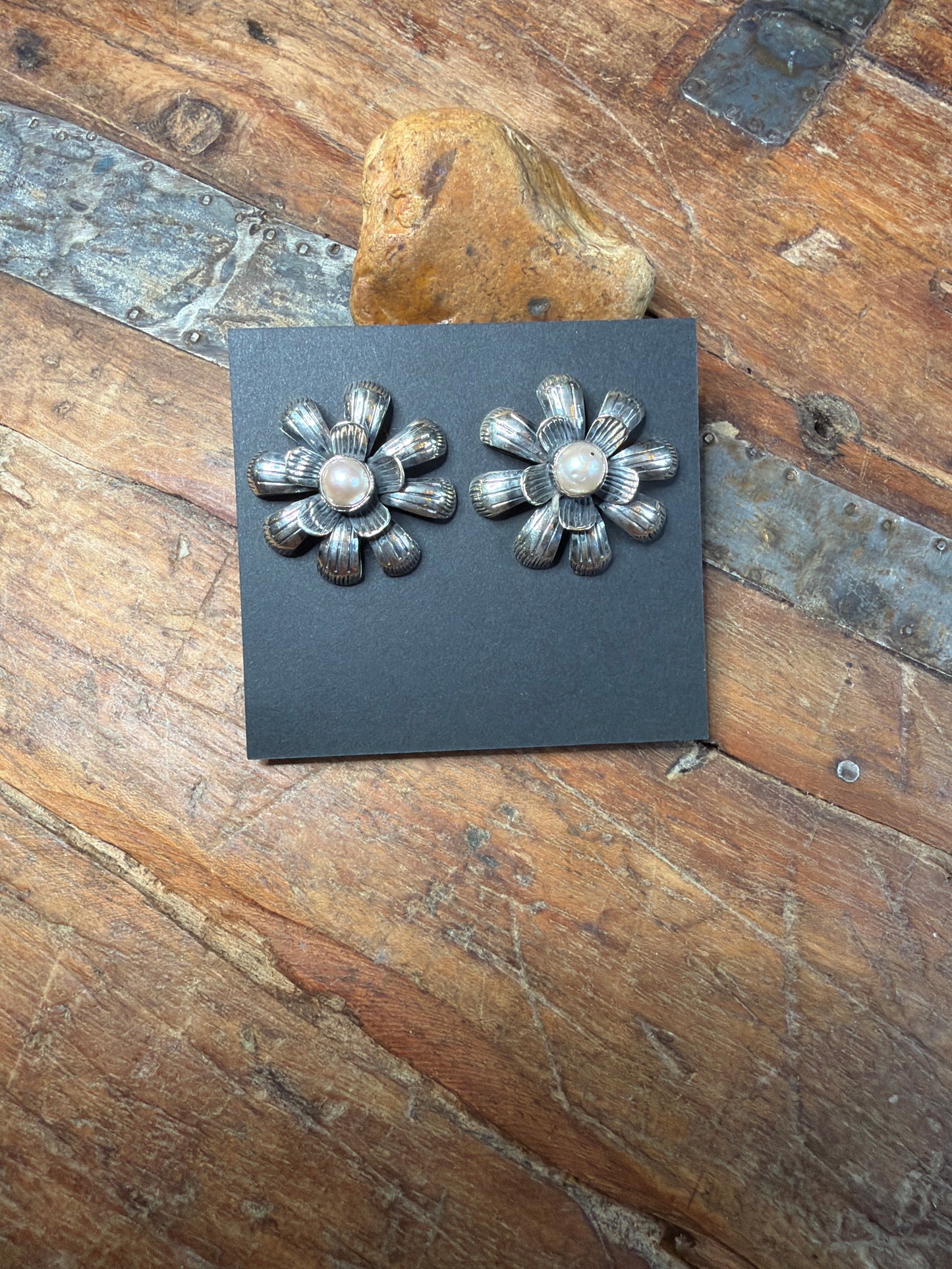 irene federico flower and pearl earring