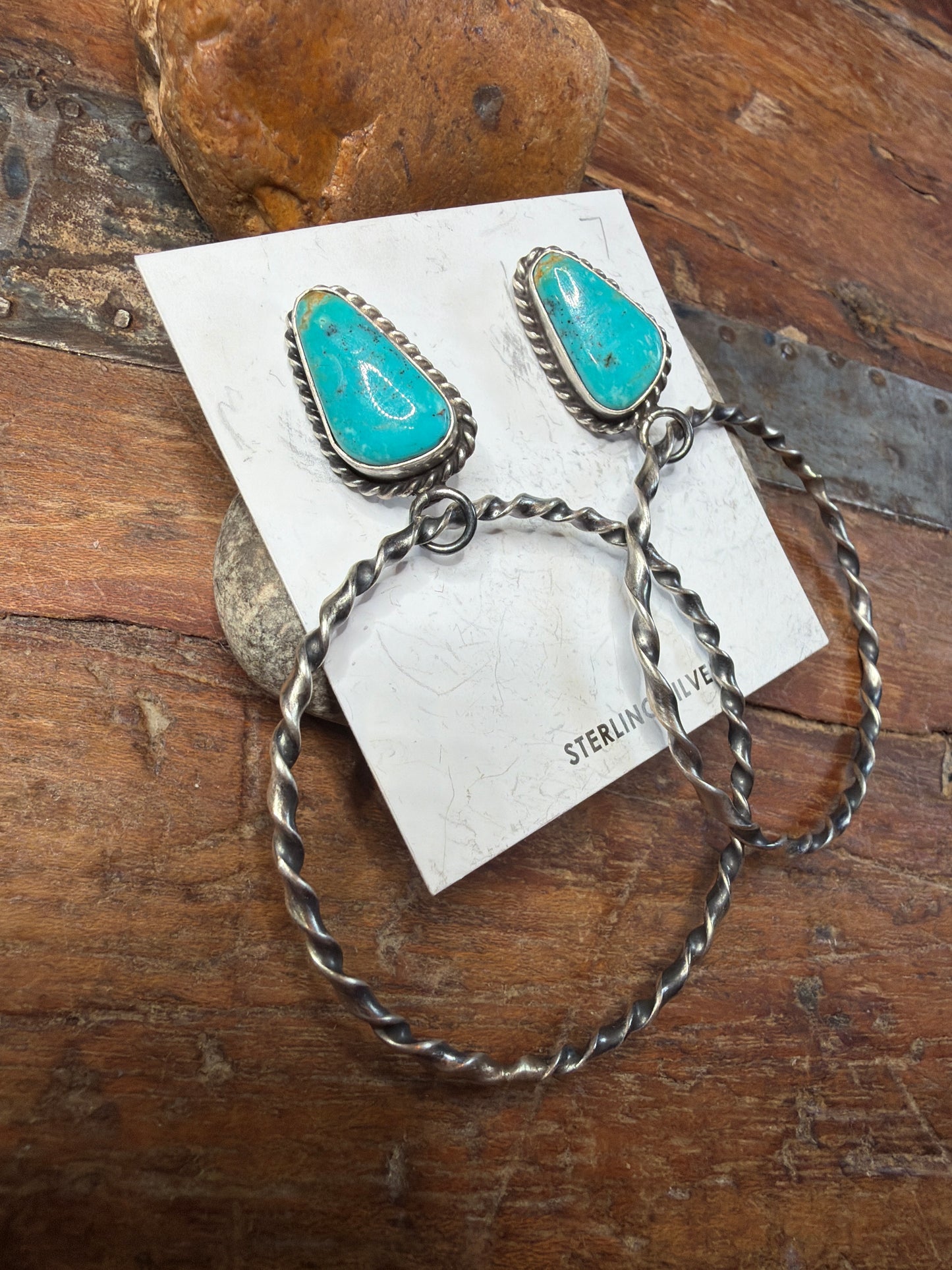 RO-hoop earring