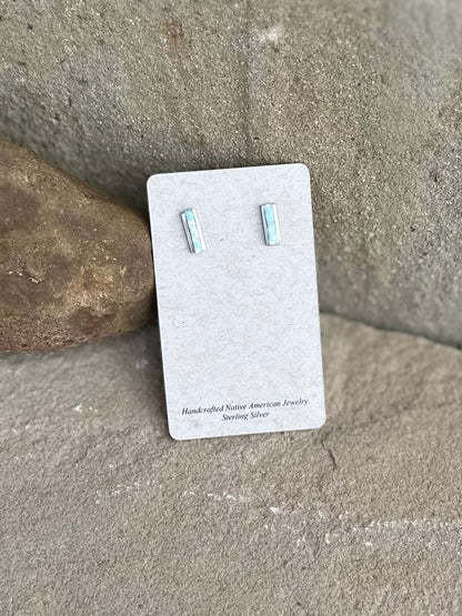 Opal bar stud