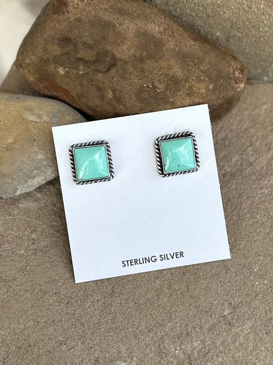 Johnny Dixon Square, Kingman studs