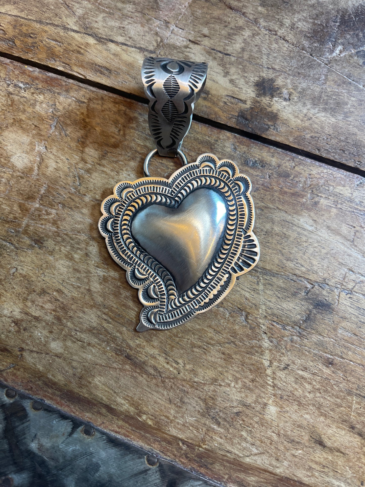 Daisy take heart Pendant
