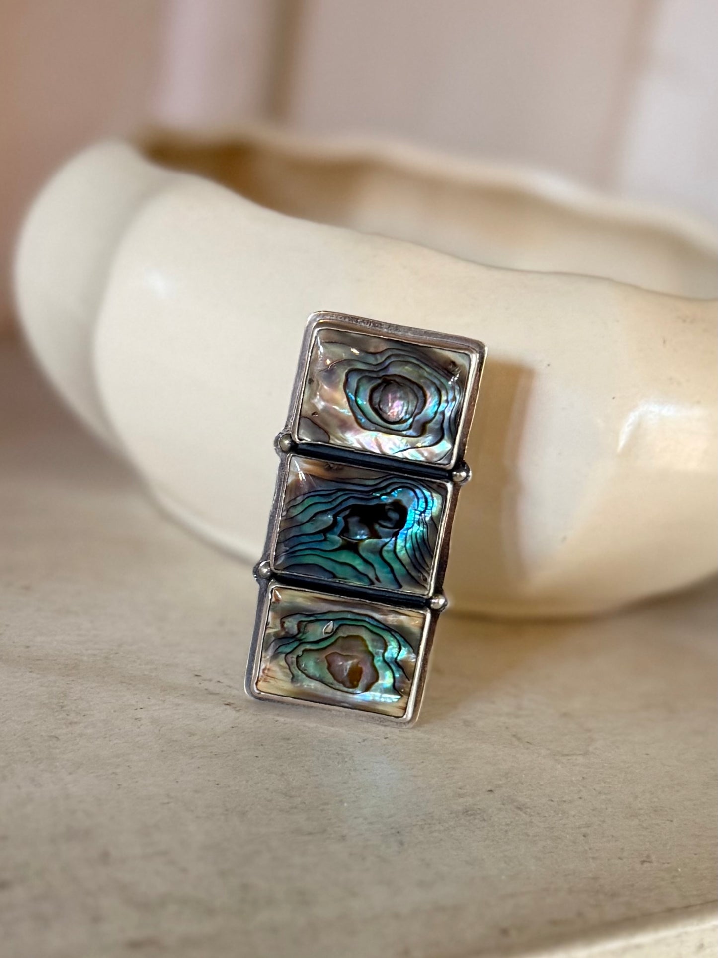 Gogo-Federico Jimenez abalone shell adjustable ring