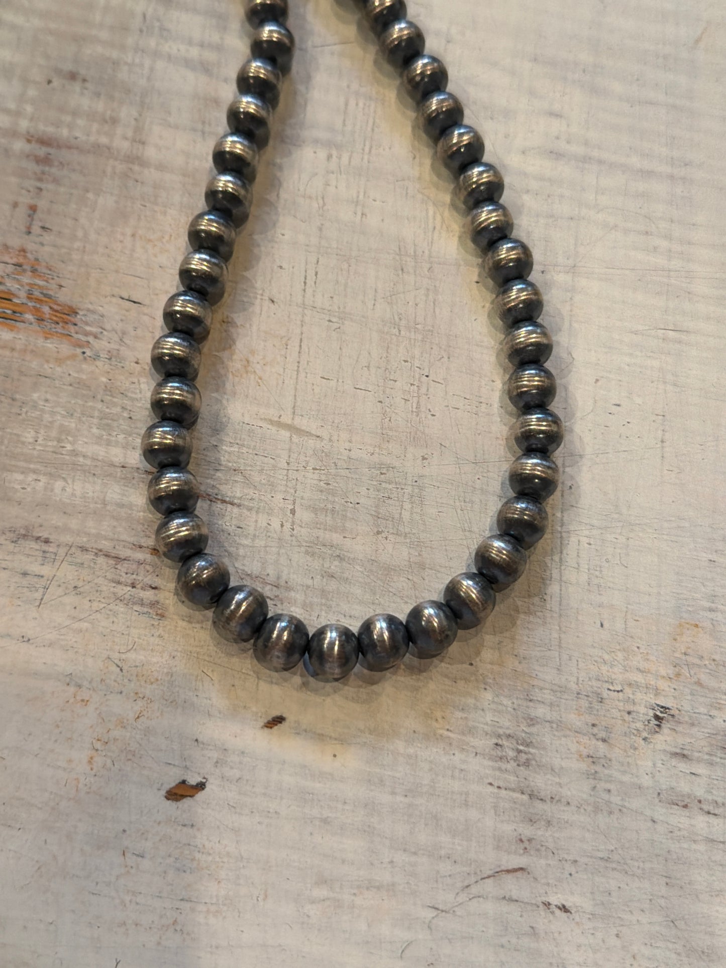 Vickie 8 mm 16 machine made necklace
