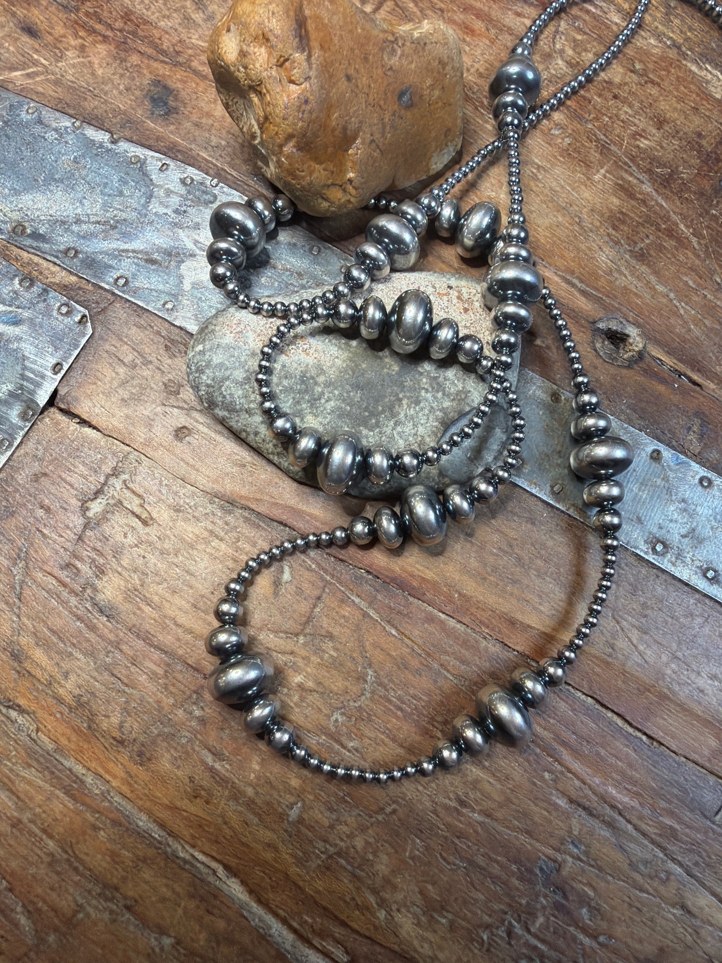 Queen Lizzie 36 inch graduated necklace approximately 3mm-13mm