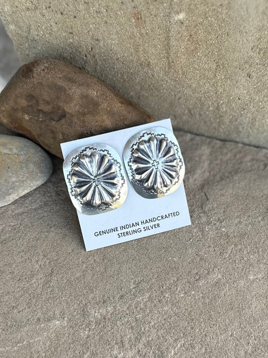 Conch with crosse earrings