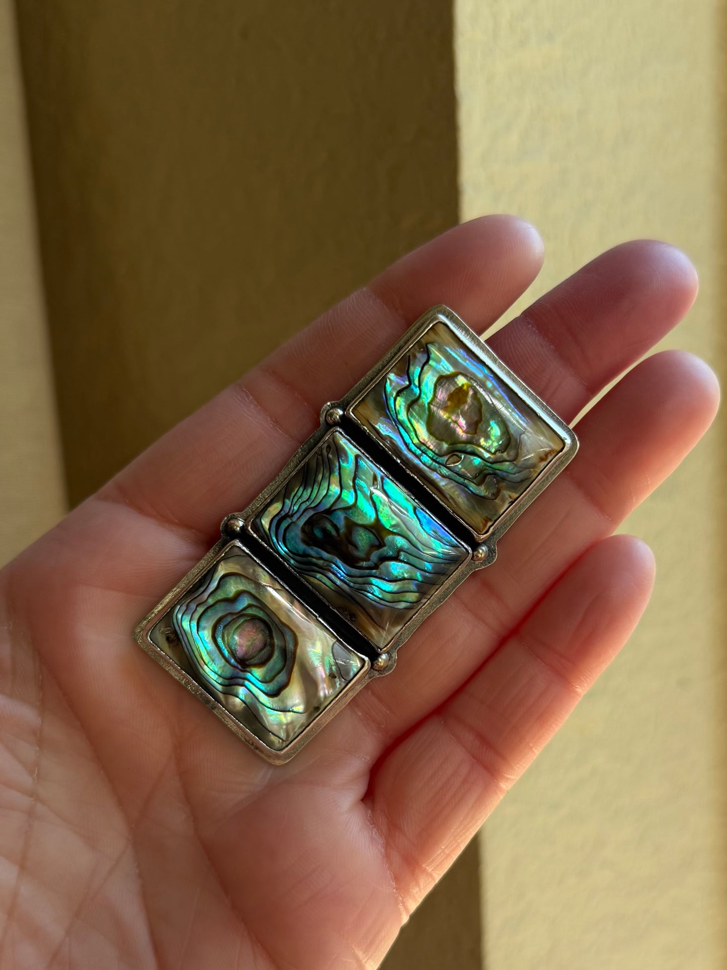 Gogo-Federico Jimenez abalone shell adjustable ring