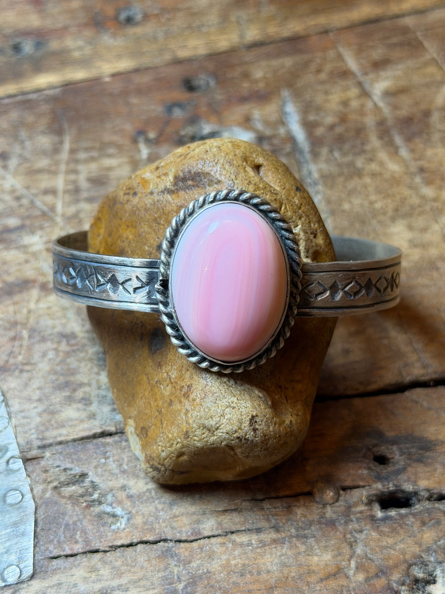 Judy - Sterling Cuff w Pink Conch Oval Stone - 6.75